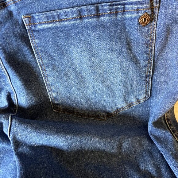 Democracy Jeans Size 16 light wash slight flare leg - Picture 3 of 12